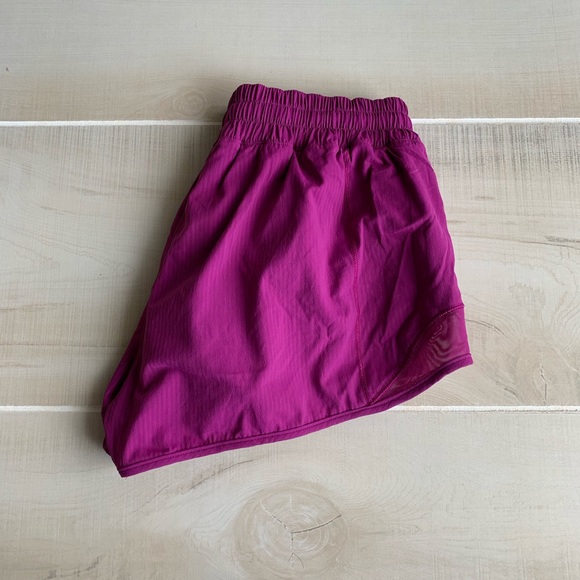 ❌SOLD❌ Lululemon Hotty Hot Shorts regal plum sz 4 - Picture 2 of 5